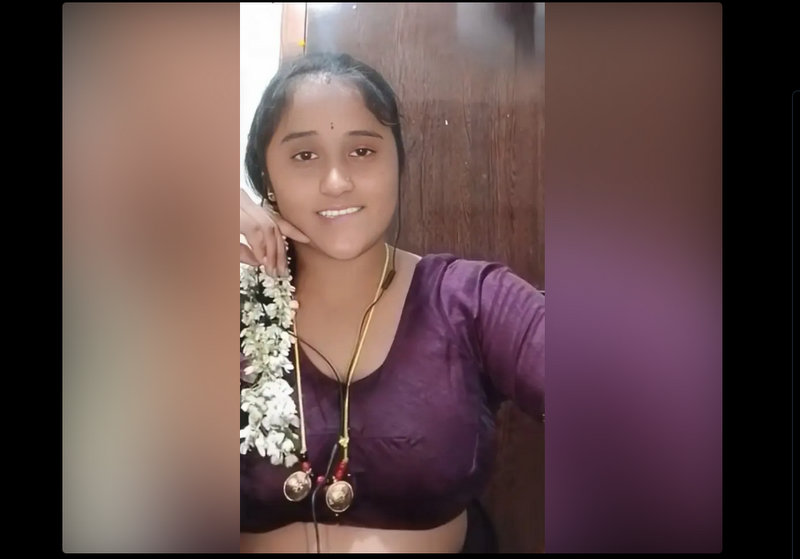 Hot Tamil Wife in Purple Blouse Big Boobs Flash on live