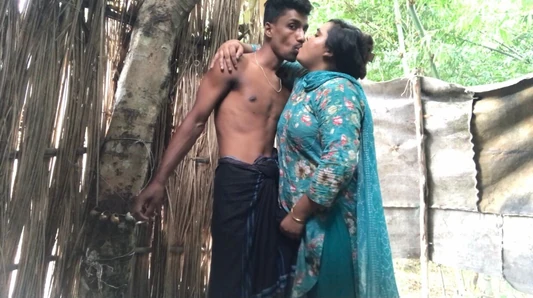 Bangladeshi Pornstar Nadiya getting Fucked & taking cumshot