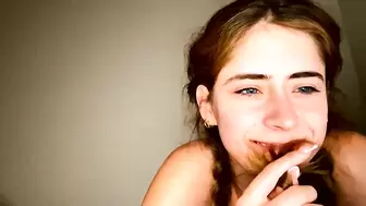 Itslolaskye xxx big ass tease on webcam