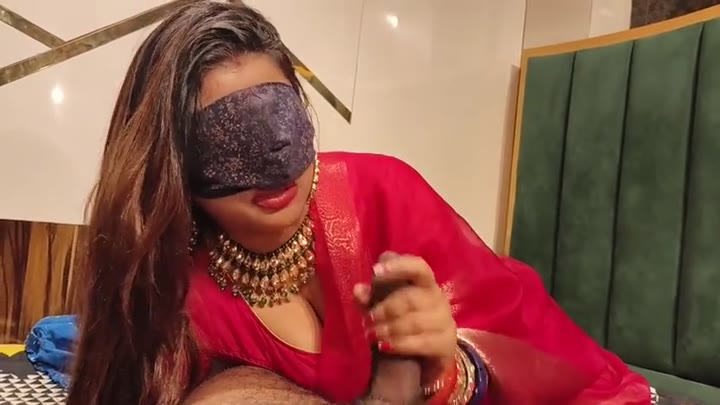 Insta Model indian_lisaa Naked Stepmom Caught Her Stepson & Give him some punishment