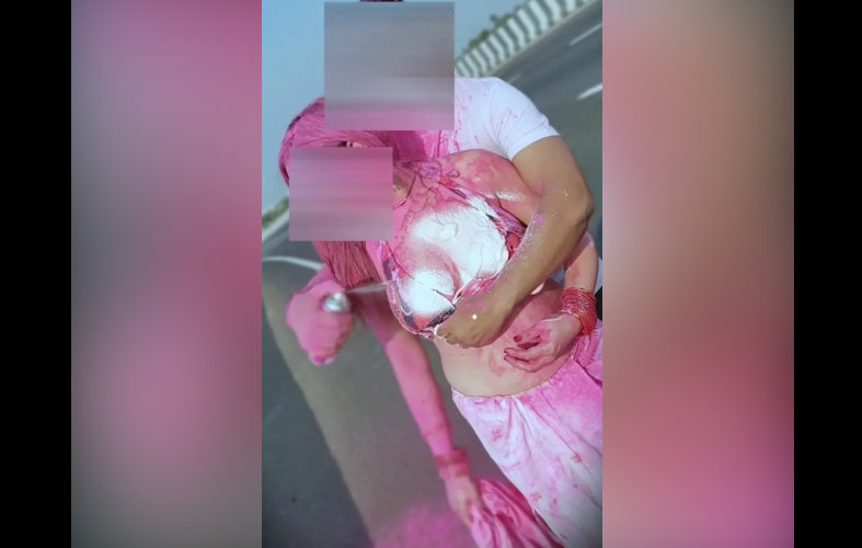 Pankhuri Kunal Naked Viral Topless Big Boobs Public Holi Dare Clip