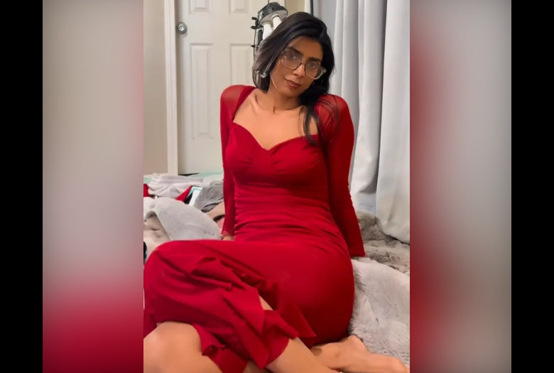 Aqsa Pervaiz Naked Leaked Teasing Tight Tits, Spreading Wet Pussy And Asshole Clip