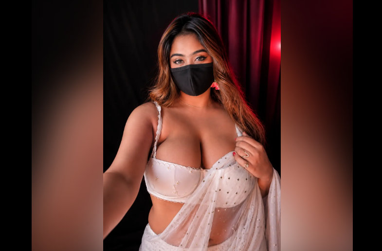 Sexy Indian Desi Milf naked leaked Reveals her Massive Tits On Live Cam