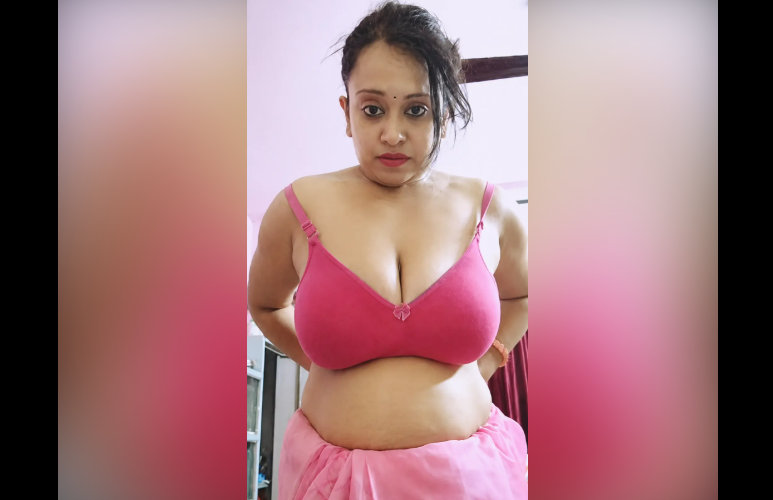 Desi Bhabhi naked Stripping removing bra & Showing huge tits on cam