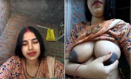 Village Bhabhi Ananya Bahl naked leaked big tits & pussy tease on live Cam