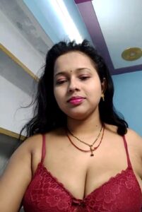 Bhabhi no-1 naked leaked sucking big tits & teasing ass on Strip chat live
